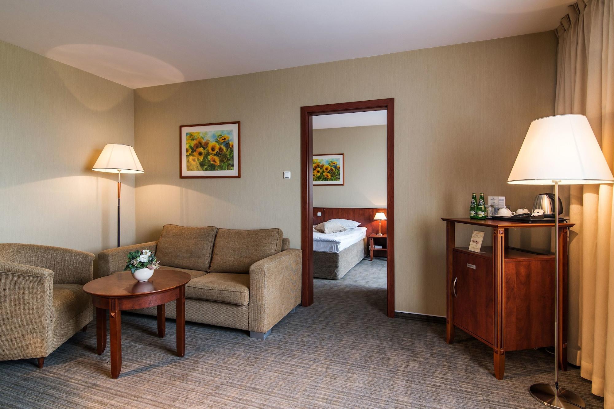 Hotel Airport Okecie 4*