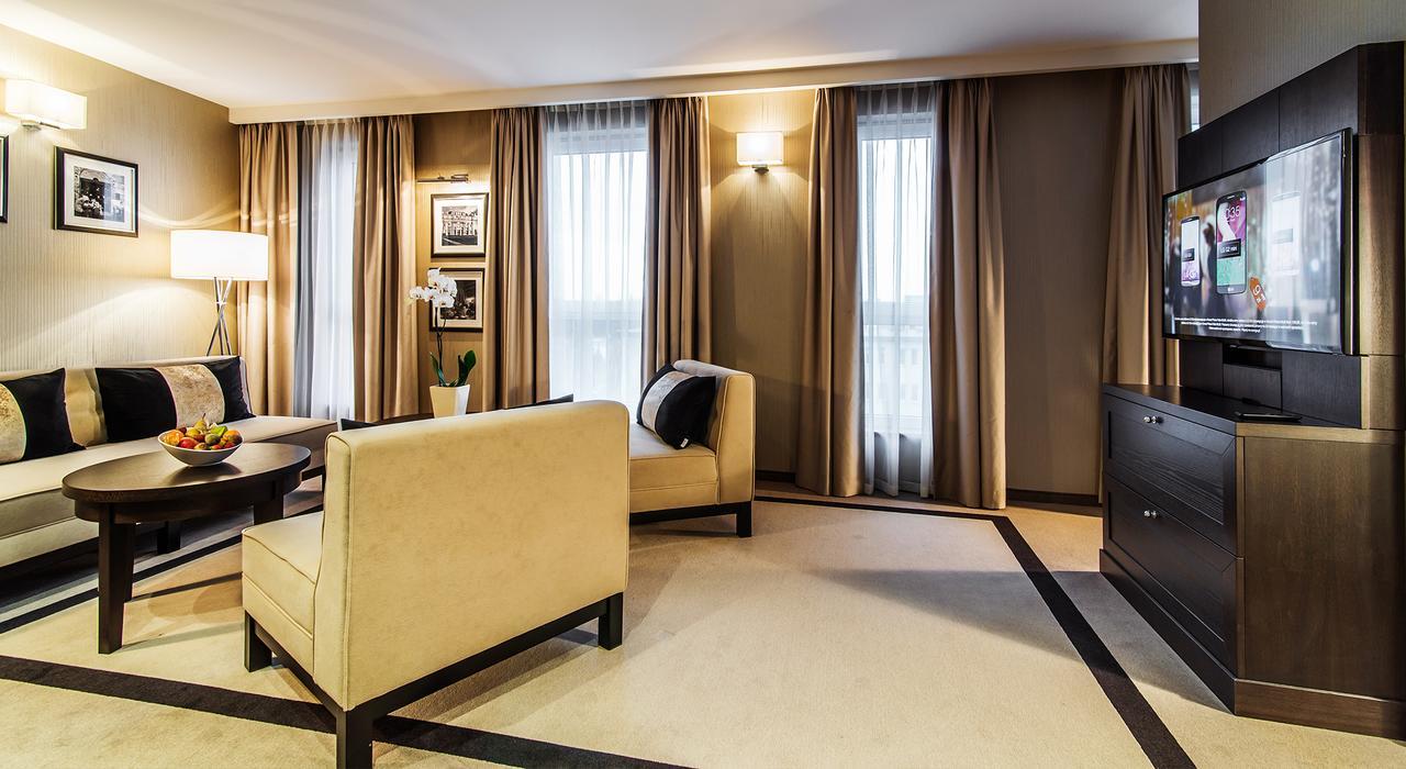 Airport Okecie Hotell 4*